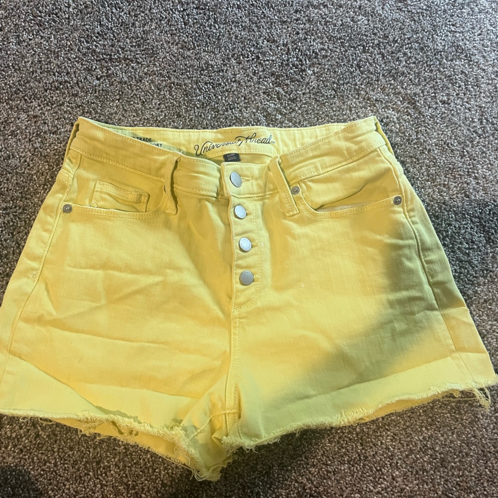 Universal thread size 28r yellow button up shorts . Barely worn
